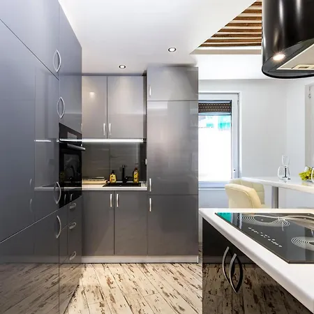 アパート Modern 1bd Flat With A Parking Near The Centre By Flat Mаnager プロヴディフ