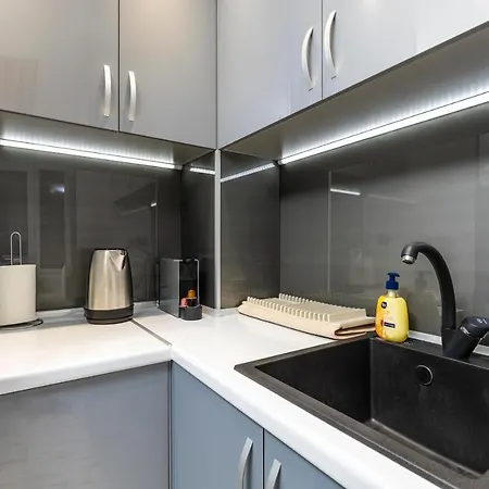 アパート Modern 1bd Flat With A Parking Near The Centre By Flat Mаnager プロヴディフ
