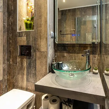 아파트 Modern 1bd Flat With A Parking Near The Centre By Flat Mаnager